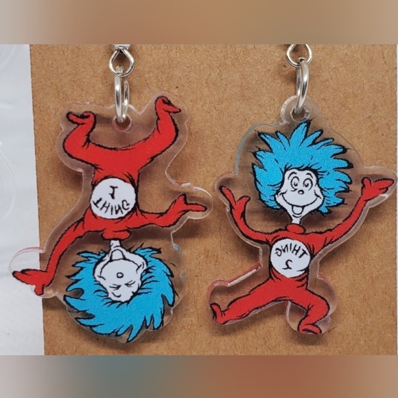 ‼️B2G1F Cat In The Hat, Thing 1 and Thing 2 Acrylic Earrings New - Picture 2 of 2